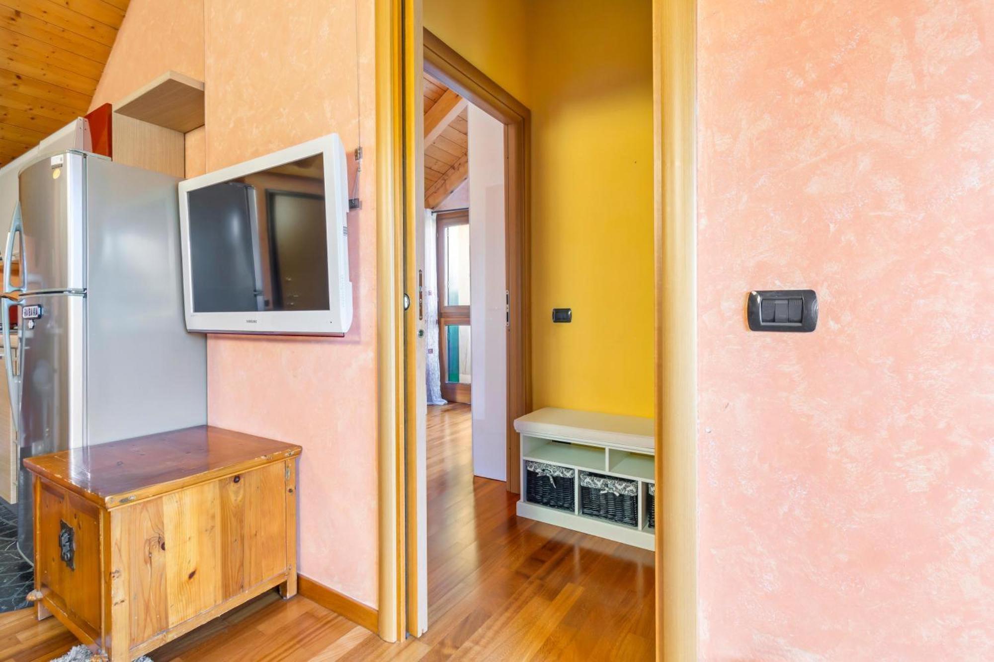 Lovely Orange House Viggiù Екстериор снимка