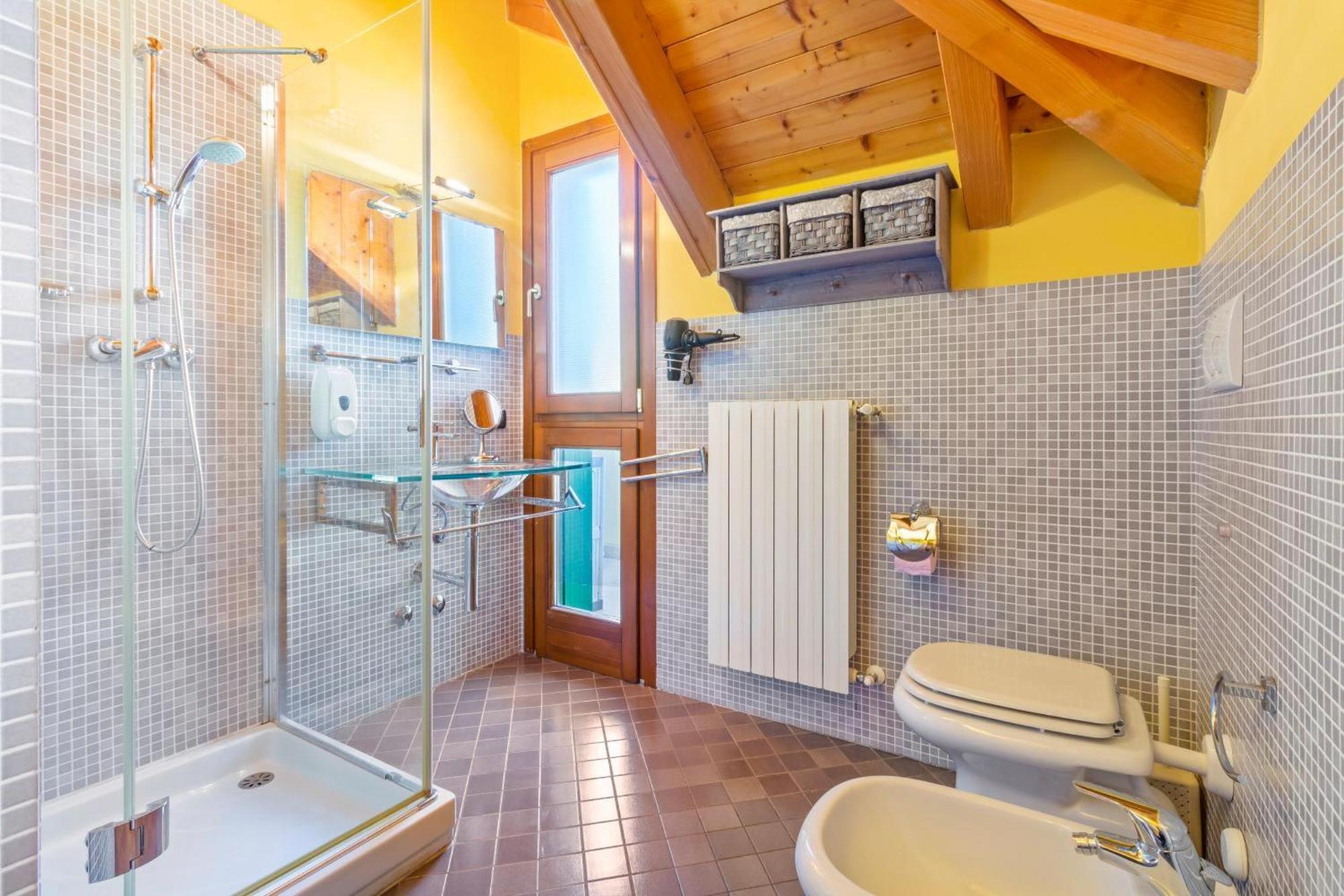Lovely Orange House Viggiù Екстериор снимка