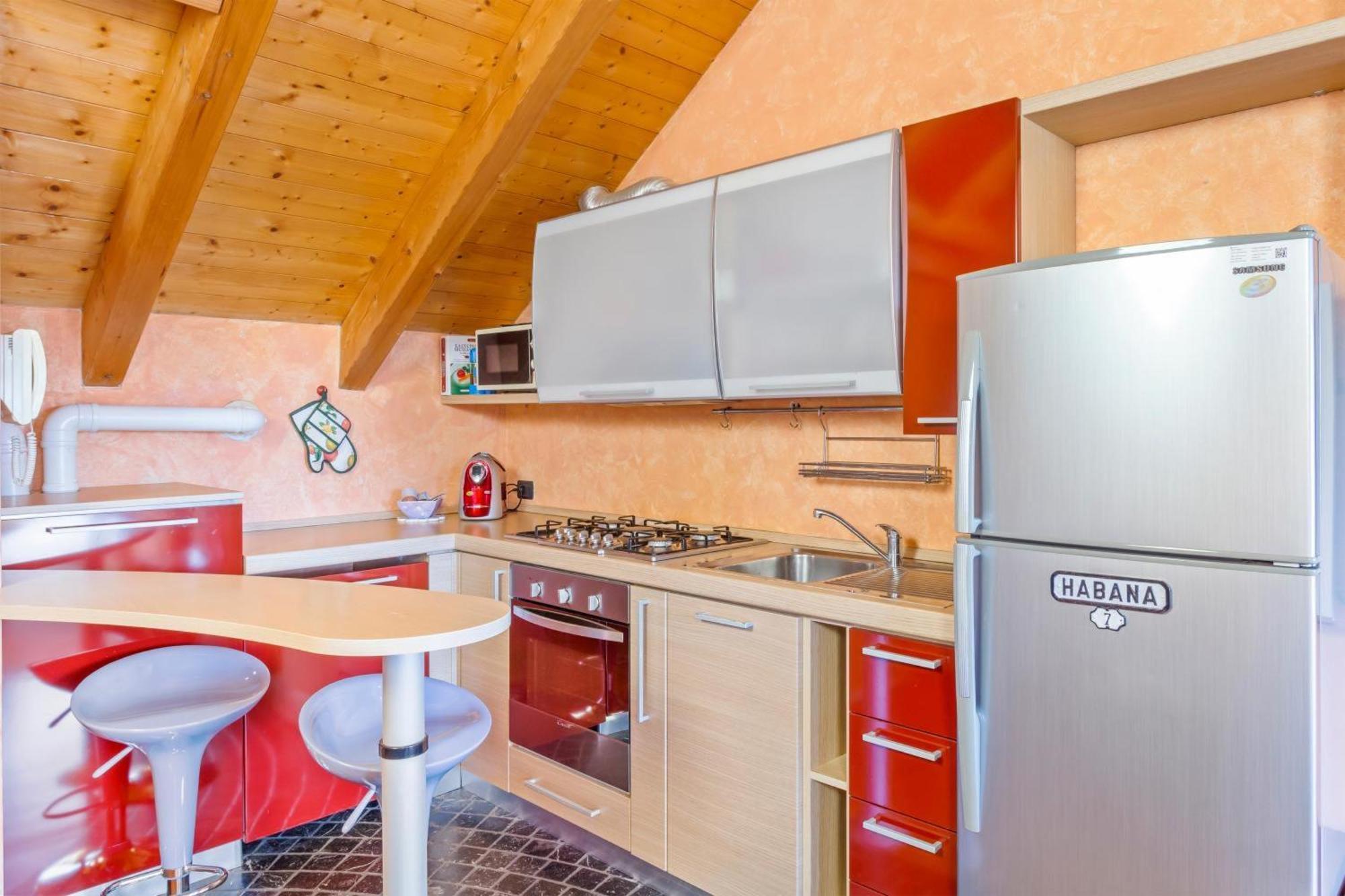 Lovely Orange House Viggiù Екстериор снимка